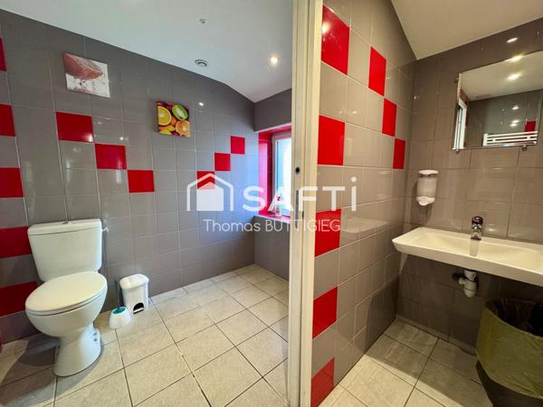 Bar/restaurant 77m2 avec terrasse.