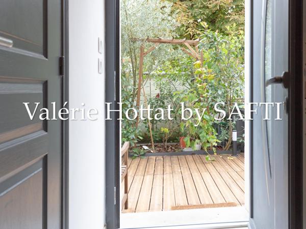 Maison récente avec jardinet et stationnement!