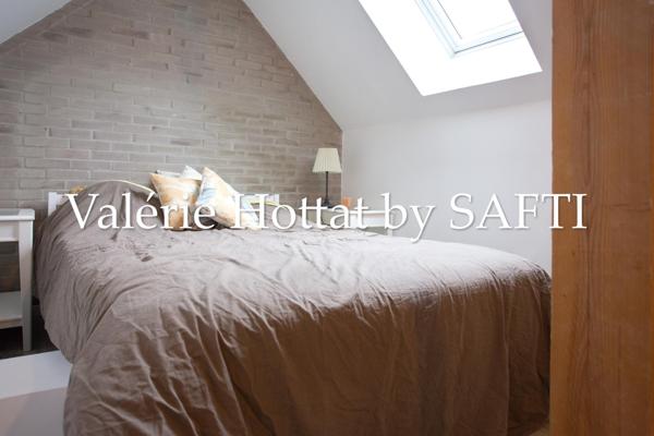 Maison récente avec jardinet et stationnement!