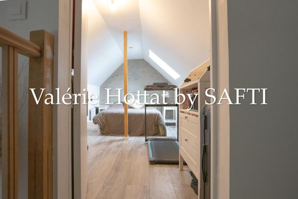 Maison récente avec jardinet et stationnement!