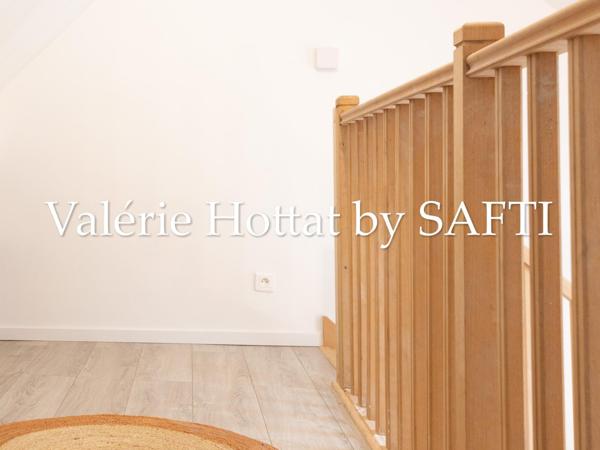 Maison récente avec jardinet et stationnement!