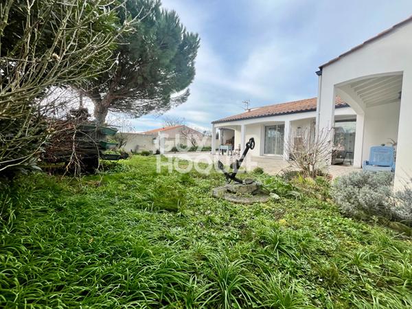 Maison à vendre à Charron - Référence 8168