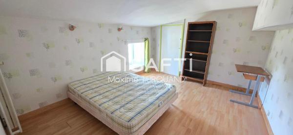 Longère 130m², 5 chambres + 1 logement indépendant 41m², 1 chambre le tout sur 3300m² de terrain.