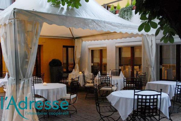 Mur et fond restaurant 250 m² + appartement 4 pièces
