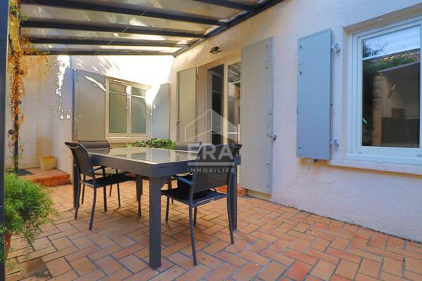 A vendre JOLIE MAISON INDIVIDUELLE  TYPE 3 - LUMINEUSE  SUD TERRASSE MARSEILLE 10ÈME CALME BON ÉTAT