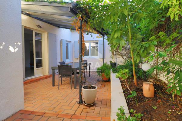 A vendre JOLIE MAISON INDIVIDUELLE  TYPE 3 - LUMINEUSE  SUD TERRASSE MARSEILLE 10ÈME CALME BON ÉTAT