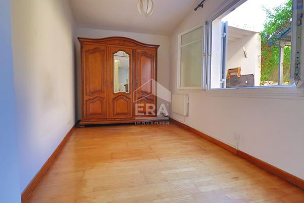 A vendre JOLIE MAISON INDIVIDUELLE  TYPE 3 - LUMINEUSE  SUD TERRASSE MARSEILLE 10ÈME CALME BON ÉTAT