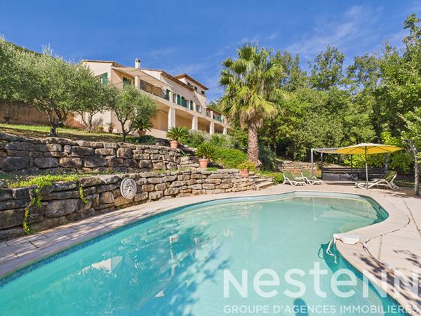 A VENDRE  - Maison de 176 m2 , 4 chambres,  avec piscine , vue dégagée, grand terrain.
