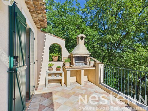 A VENDRE  - Maison de 176 m2 , 4 chambres,  avec piscine , vue dégagée, grand terrain.