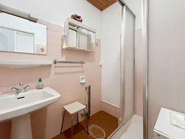 Grand studio à louer à l'année meublé climatisé