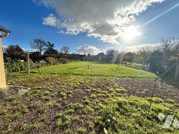 Maison avec un beau terrain à AGON-COUTAINVILLE