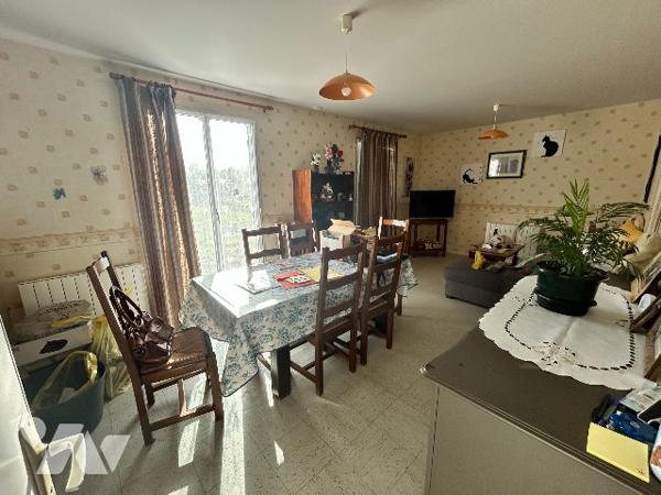 Maison avec un beau terrain à AGON-COUTAINVILLE