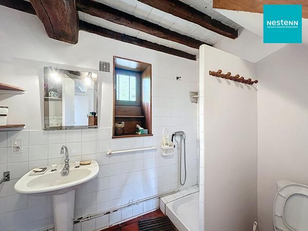 À 10 min de Montrond-les-Bains ? Ancien corps de ferme en ?L' avec fort potentiel !