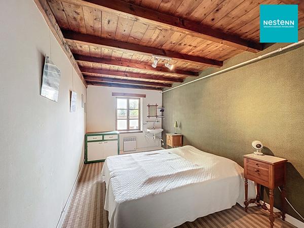 À 10 min de Montrond-les-Bains ? Ancien corps de ferme en ?L' avec fort potentiel !