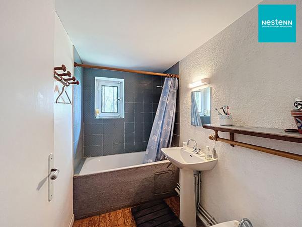 À 10 min de Montrond-les-Bains ? Ancien corps de ferme en ?L' avec fort potentiel !