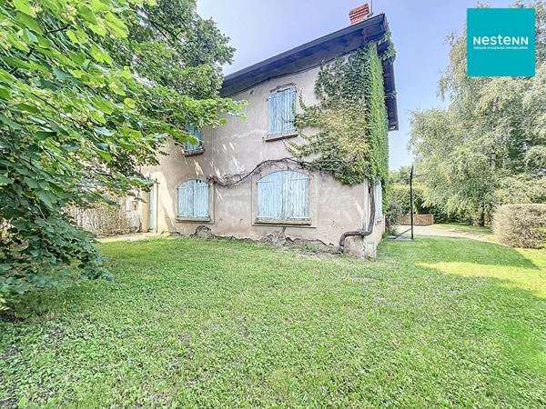 À 10 min de Montrond-les-Bains ? Ancien corps de ferme en ?L' avec fort potentiel !
