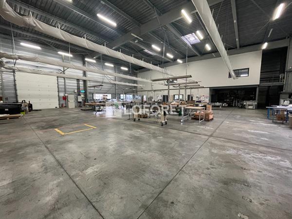 Achat local commercial près de COGNAC - 1265 m² - 1 560 000 €