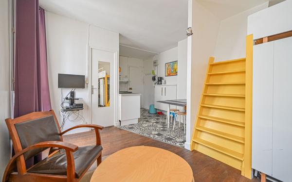 Appartement à vendre    1 pièce • 25 m2 Paris 20