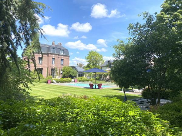 Magny-en-Vexin (95420) Cergy à 10 minutes, maison d'exeption 550m² sur terrain de 5770 m² piscine