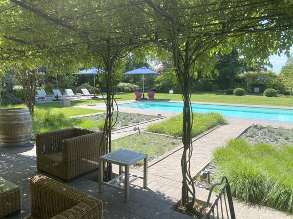 Magny-en-Vexin (95420) Cergy à 10 minutes, maison d'exeption 550m² sur terrain de 5770 m² piscine