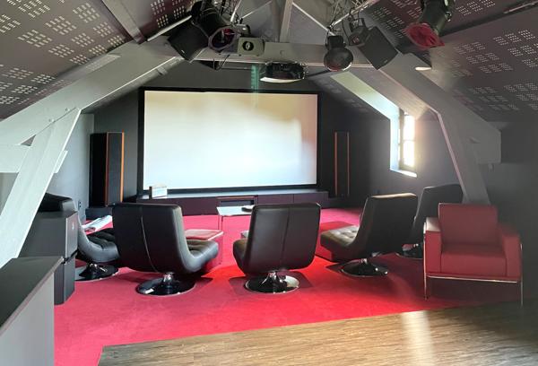 Magny-en-Vexin (95420) Cergy à 10 minutes, maison d'exeption 550m² sur terrain de 5770 m² piscine