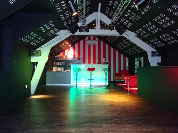 Magny-en-Vexin (95420) Cergy à 10 minutes, maison d'exeption 550m² sur terrain de 5770 m² piscine