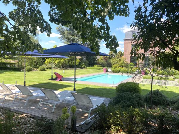 Magny-en-Vexin (95420) Cergy à 10 minutes, maison d'exeption 550m² sur terrain de 5770 m² piscine