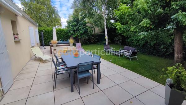 Vente
                Maison98 m² - 5 Pièces -
                    ROYAN (17200)