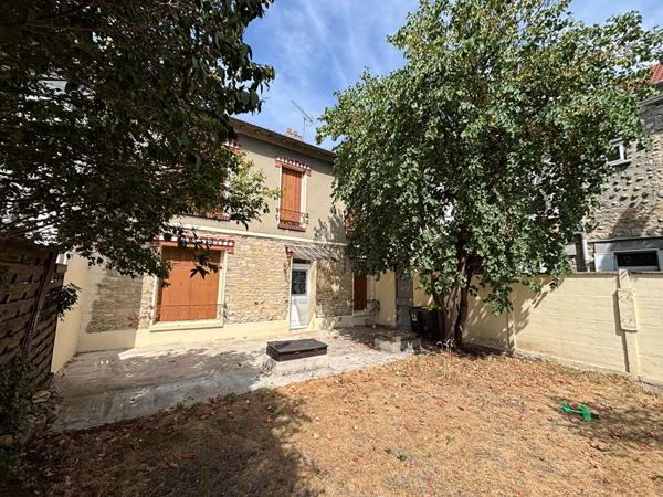 Maison chaleureuse avec jardin et cave - SAINT MAUR DES FOSSES