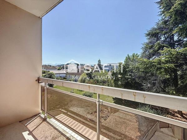 Grand T3 de 74 m2 à rénover (ancien T4) - balcon