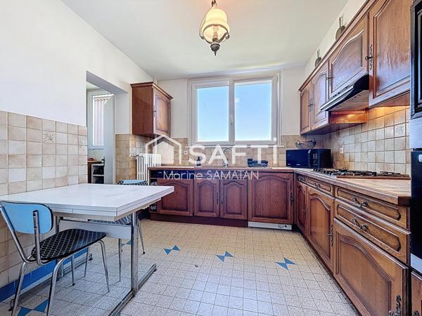 Grand T3 de 74 m2 à rénover (ancien T4) - balcon