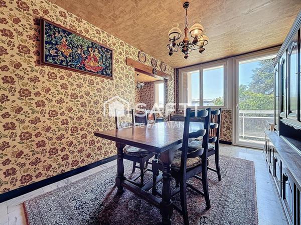 Grand T3 de 74 m2 à rénover (ancien T4) - balcon