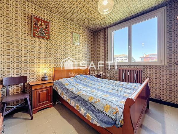 Grand T3 de 74 m2 à rénover (ancien T4) - balcon