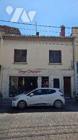 Immeuble (local commercial + appartement)