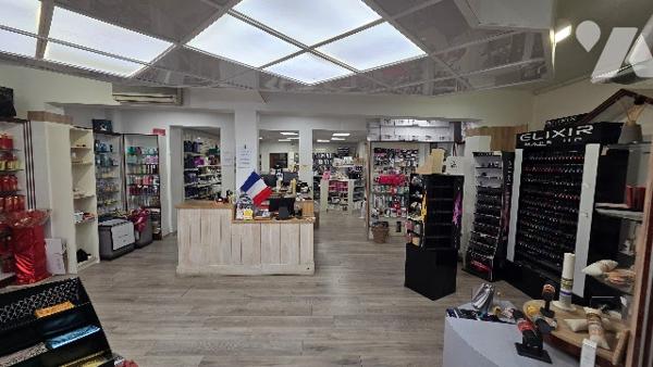 Immeuble (local commercial + appartement)