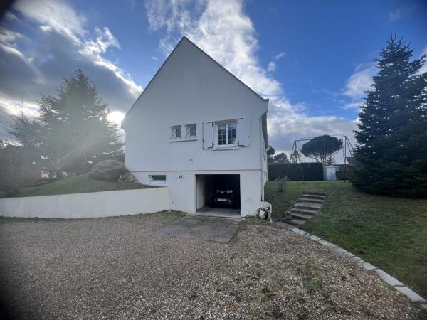 À vendre - Maison individuelle, 6 pièces située à Saint-Cyr-sur-Loire (37540)