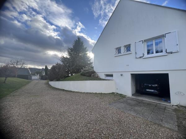 À vendre - Maison individuelle, 6 pièces située à Saint-Cyr-sur-Loire (37540)