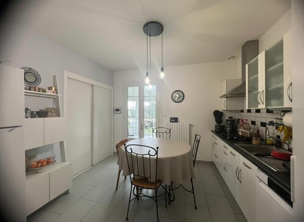 À vendre - Maison individuelle, 6 pièces située à Saint-Cyr-sur-Loire (37540)