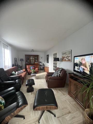 À vendre - Maison individuelle, 6 pièces située à Saint-Cyr-sur-Loire (37540)