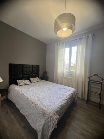 À vendre - Maison individuelle, 6 pièces située à Saint-Cyr-sur-Loire (37540)