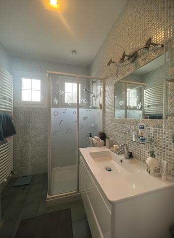 À vendre - Maison individuelle, 6 pièces située à Saint-Cyr-sur-Loire (37540)