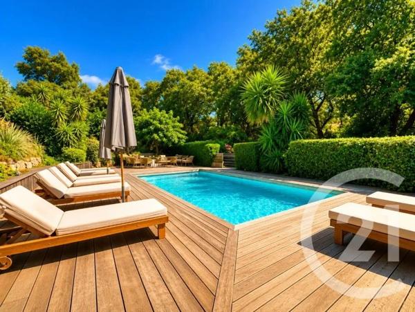 Maison à vendre  6 pièces - 170 m 2   COGOLIN  - 83