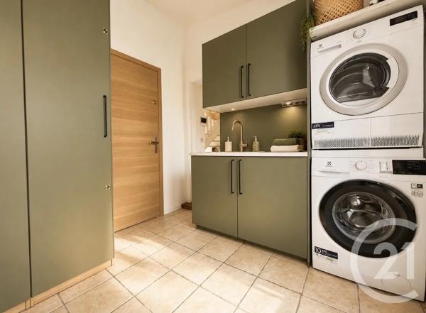 Maison à vendre  6 pièces - 170 m 2   COGOLIN  - 83