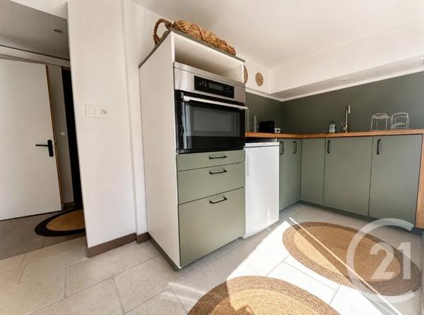 Maison à vendre  6 pièces - 170 m 2   COGOLIN  - 83