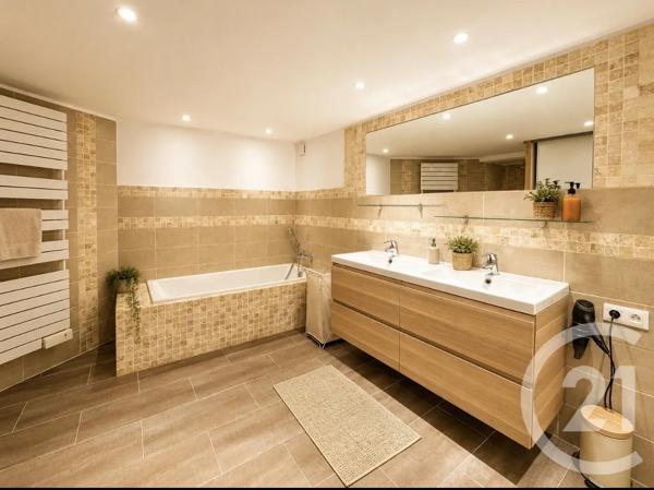 Maison à vendre  6 pièces - 170 m 2   COGOLIN  - 83