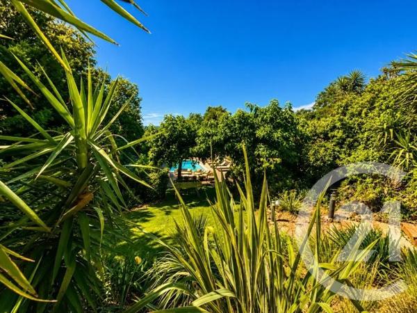 Maison à vendre  6 pièces - 170 m 2   COGOLIN  - 83