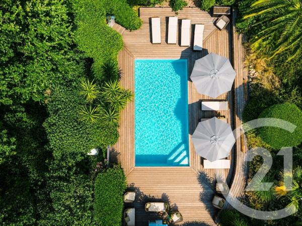Maison à vendre  6 pièces - 170 m 2   COGOLIN  - 83