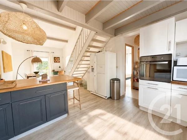 Maison à vendre  6 pièces - 170 m 2   COGOLIN  - 83