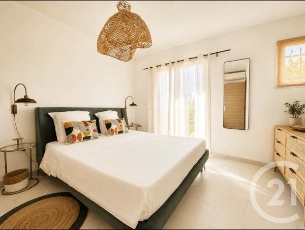 Maison à vendre  6 pièces - 170 m 2   COGOLIN  - 83