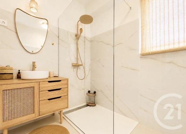 Maison à vendre  6 pièces - 170 m 2   COGOLIN  - 83